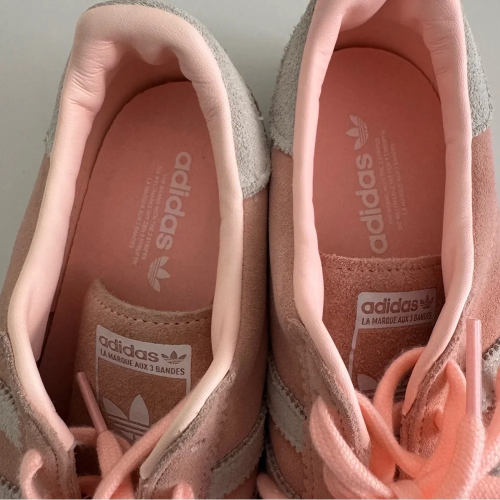 Adidas Bermuda Women’s suede sneaker Pink size 7 - Picture 5 of 6
